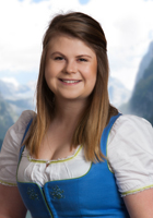 Auf dem Foto sieht man die Mitarbeiterin der Ferienregion Dachstein Salzkammergut, Hannah Lidauer
