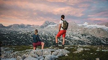 Beim Obertrauner Bergerlebnis kannst du bei einer Sonnenaufgangsfahrt den Dachstein Krippenstein in besonderer Stimmung genießen (Foto: Edwin Husic)