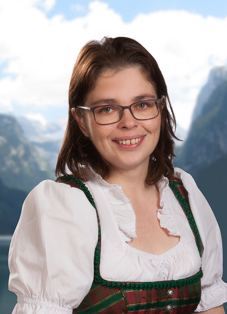 Auf dem Foto sieht man die Mitarbeiterin der Ferienregion Dachstein Salzkammergut, Evelyn Peham